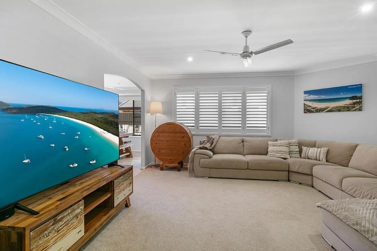 Holiday home Mooloolaba Mnt Creek Beachy Vibe Family Home Mountain Creek